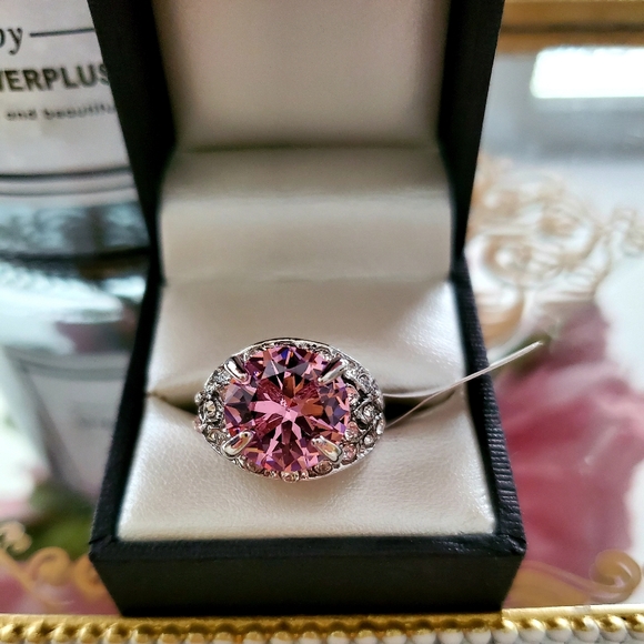 Jewelry - Elegant pink tourmaline glass stone ring